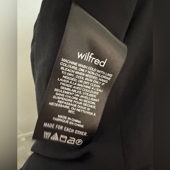 Aritzia black pleated twirl skirt midi size L - Picture 6 of 6